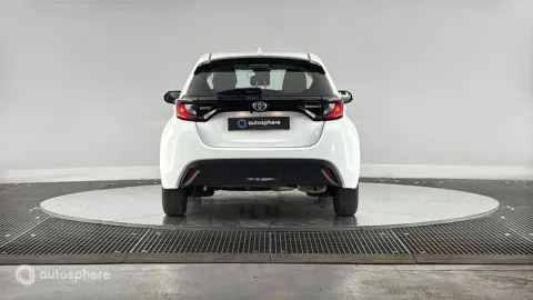Car image 5