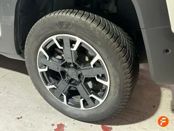 Car image 25