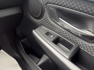 Car image 35