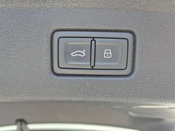 Car image 32