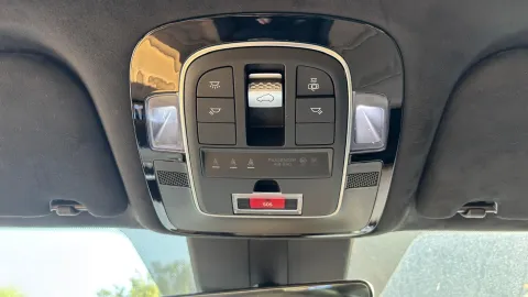 Car image 32