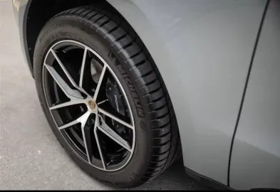 Car image 29