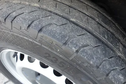 Car image 28