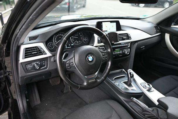 BMW 320i Touring 135 kW image number 17