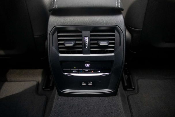 BMW 320i Touring 135 kW image number 22