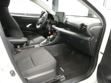 Car image 17