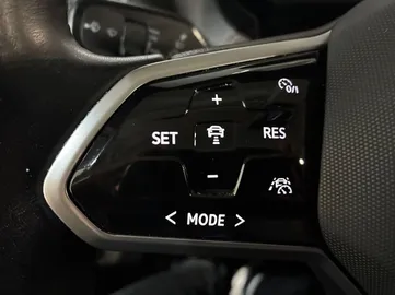 Car image 38