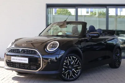 Car image 26