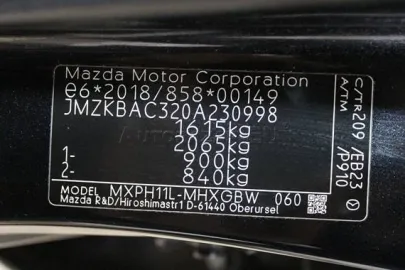 Car image 26