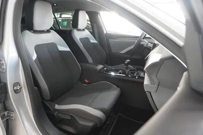 Car image 38