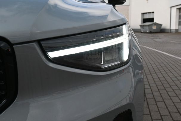 Volvo XC40 B4 155 kW image number 9