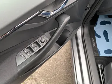 Car image 29