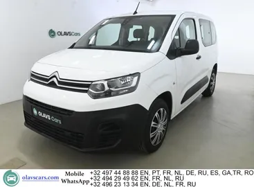 Car image 2