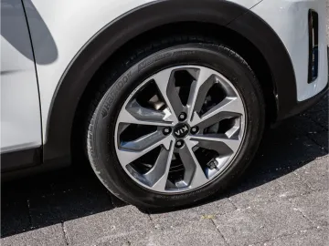 Car image 28