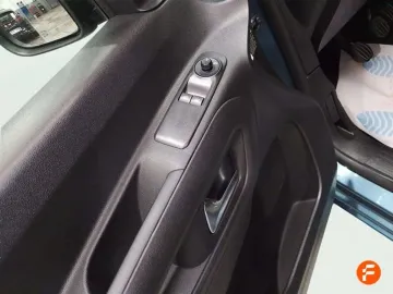 Car image 29