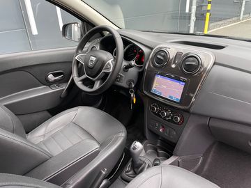 Car image 14