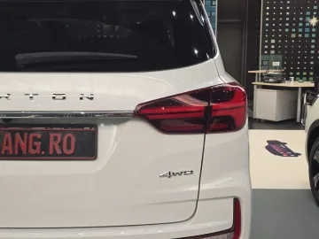Car image 25