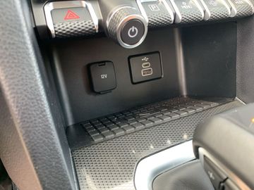 Car image 30