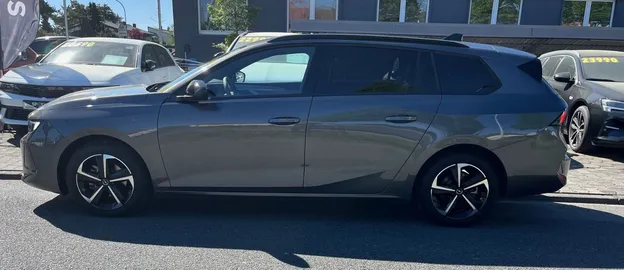 Car image 5