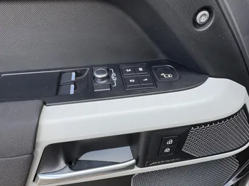 Car image 33