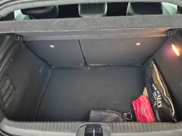 Car image 32