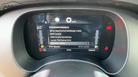 Car image 26