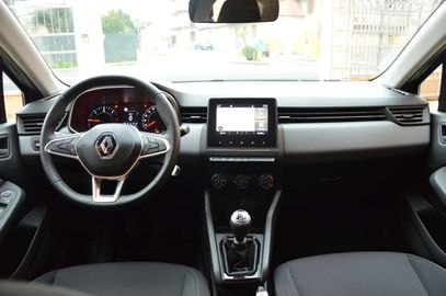 Car image 12