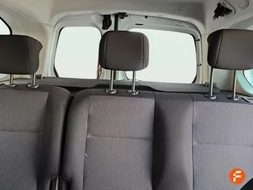 Car image 25