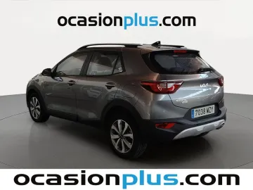 Car image 4