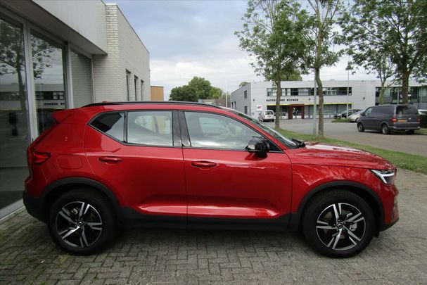 Volvo XC40 B4 Plus Dark 145 kW image number 4