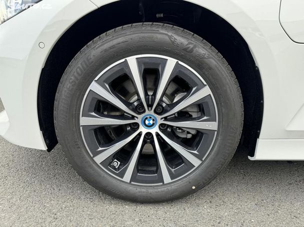 BMW 330 e xDrive 215 kW image number 5