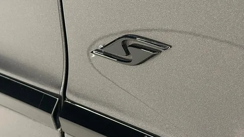 Car image 32