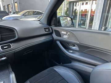 Car image 36