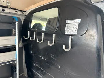 Car image 25