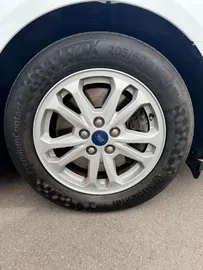 Car image 26