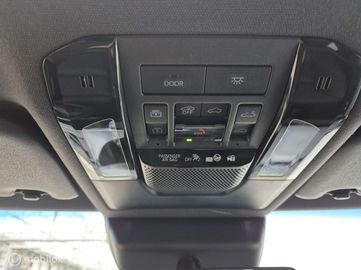 Car image 37