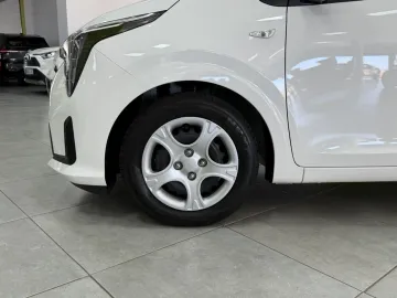Car image 30
