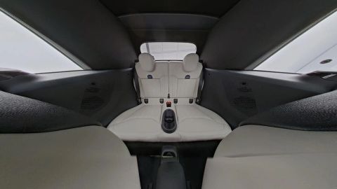 Car image 26
