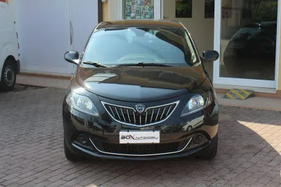 Car image 3