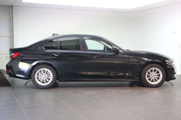 BMW 320i 135 kW image number 3