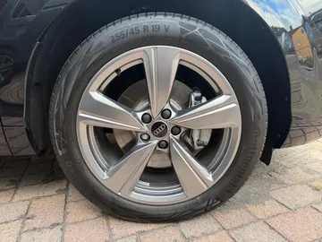 Car image 28