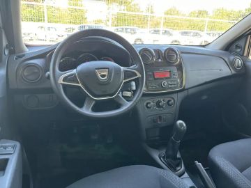 Car image 12