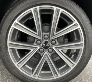 Car image 34