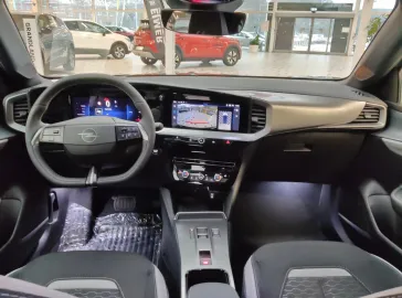 Car image 21