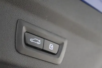 Car image 49