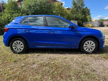 Car image 4
