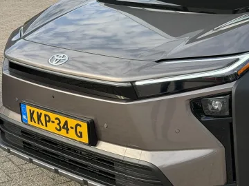 Car image 28