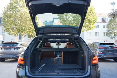 Car image 33