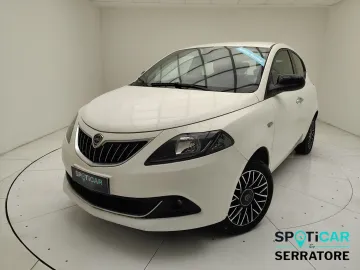 Car image 16
