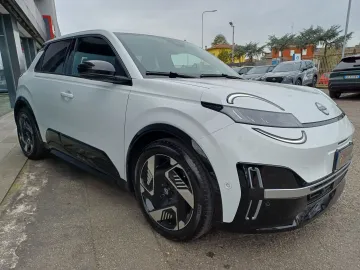 Car image 25